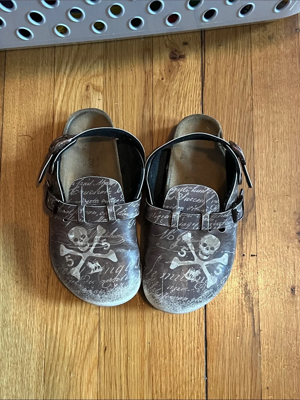 Kids pirate Birkenstock birki’s Brown Slip-On Clog Sandals with Buckle C13